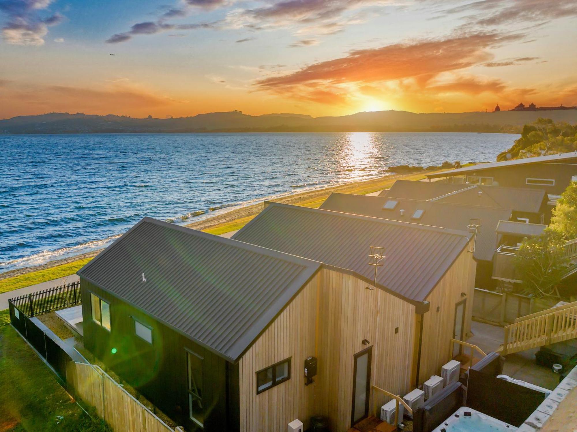 Absolute Lakefront House Lago Lago Taupo Exterior foto
